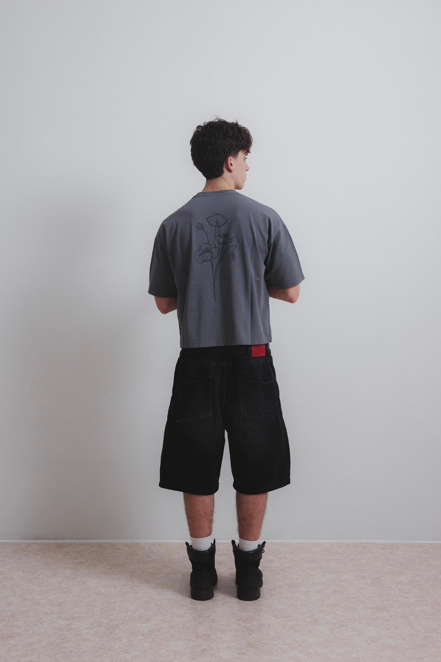 SMOKE GREY FLOWER TEE